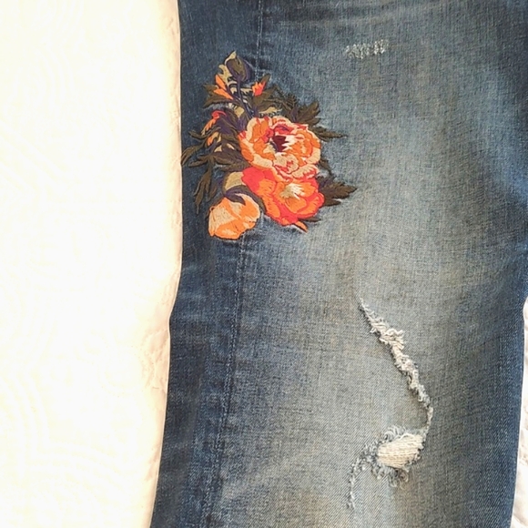 Sundance Driftwood Audrey Embroidered Distressed Jeans, Size 32 / women's 12 - Picture 6 of 13